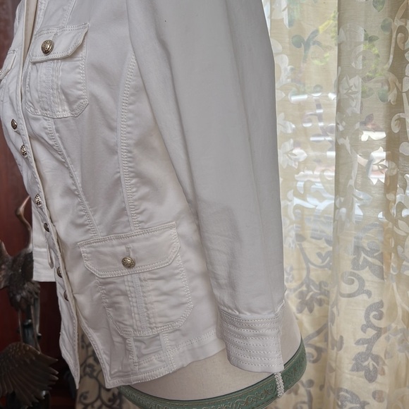 Jacket - Picture 4 of 9